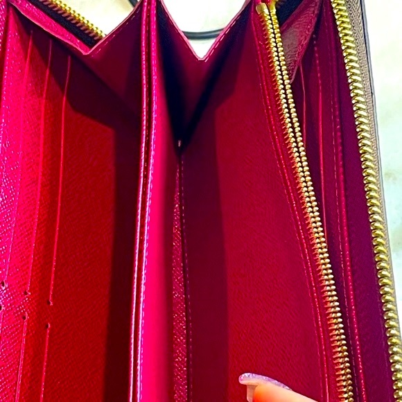 BRAND NEW MONOGRAM ZIPPY WALLET- FUCHSIA INTERIOR! - Picture 8 of 16